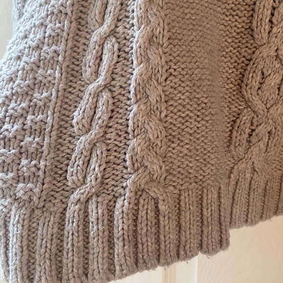 Blue-Grey crew cable knit sweater - Picture 4 of 4